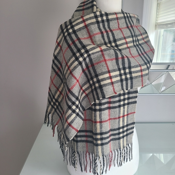 Burberry Lambswool Plaid Scarf - Picture 7 of 7